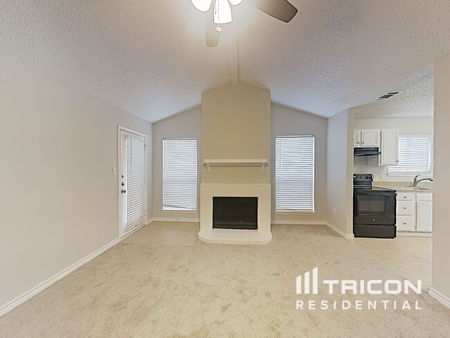 Building Photo - 1120 Hidden Creek Dr