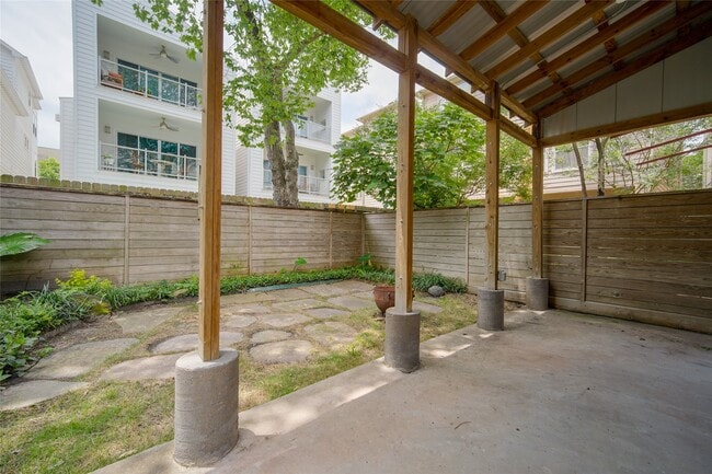 Building Photo - 5425 Dickson St