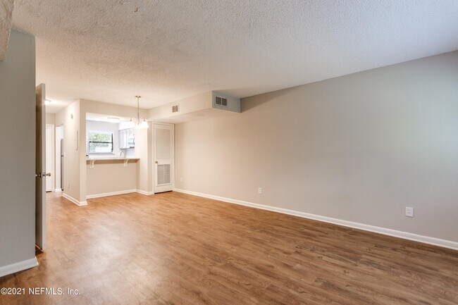 Building Photo - 1357 Kingsley Ave