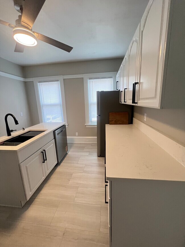 Building Photo - 319 E Montana St