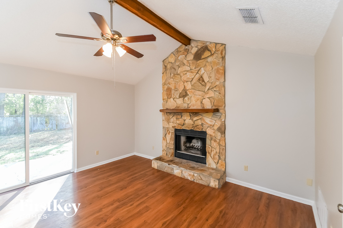 Building Photo - 9586 Villiers Dr N