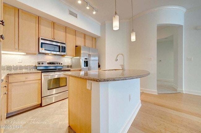 Building Photo - "Spacious 2-Bed Condo with 2.5 Baths on Fr...