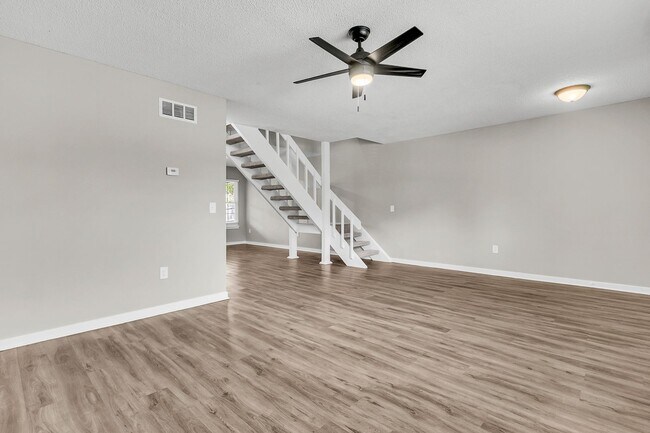 Building Photo - 3 Bedroom 1.5 Bath Town Home in North Charleston