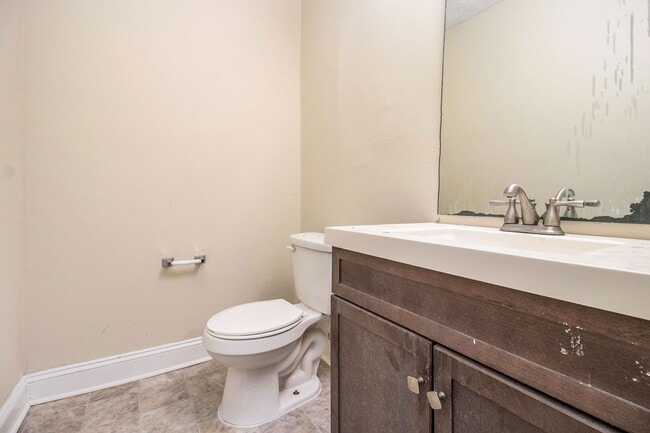 Building Photo - 4 Bedroom 2.5 Bath Home