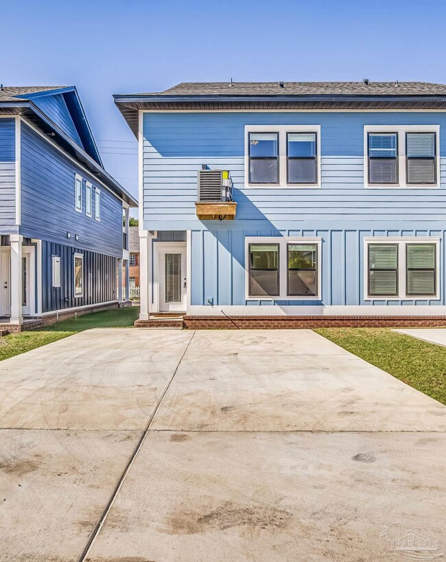 Building Photo - 520 N De Villiers St