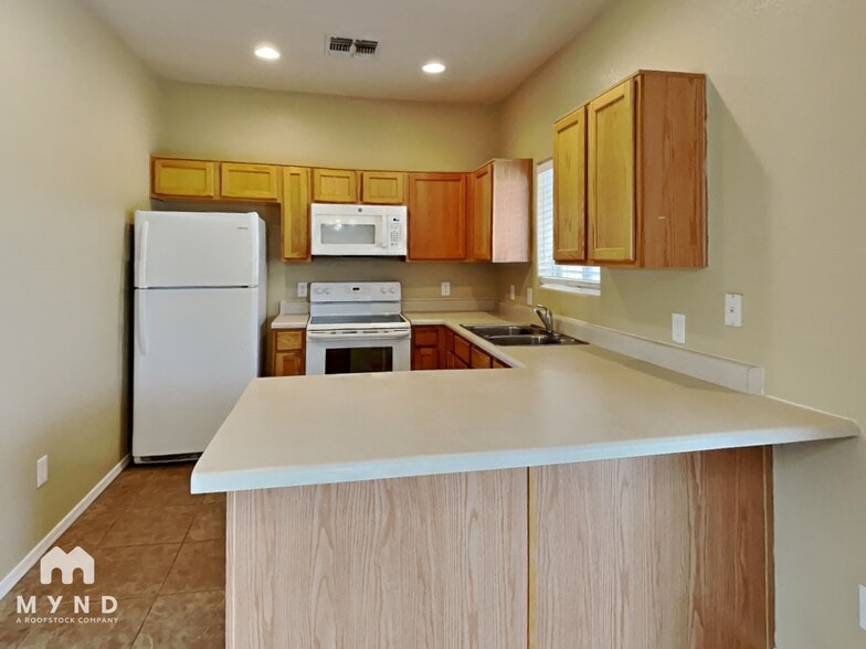 Building Photo - 14554 S Avalon Rd