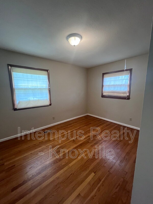 Building Photo - 7931 W Cliff Dr