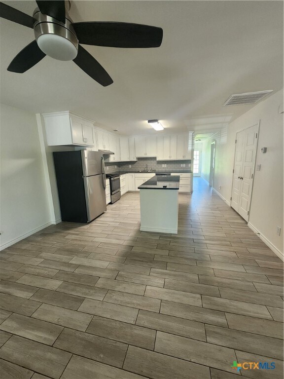 Building Photo - 907 E 3rd St