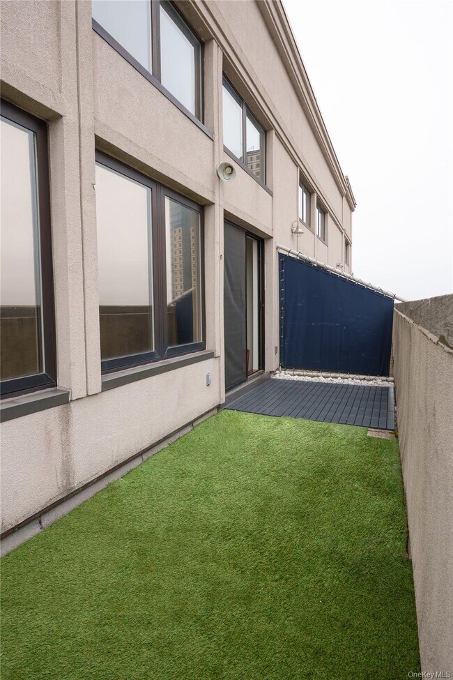 Building Photo - 25 Leroy Pl