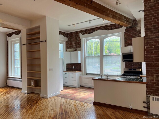 Building Photo - 300 Ferdon Ave
