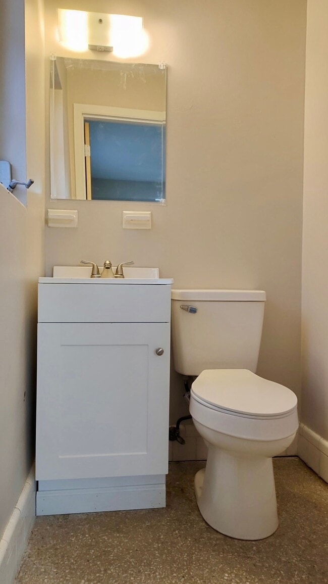 Building Photo - 1436 Primrose Ln