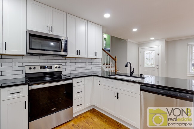 Building Photo - 648 Montclair Dr