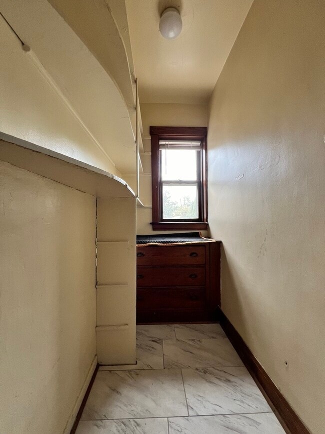 Building Photo - 5044 W 30th St