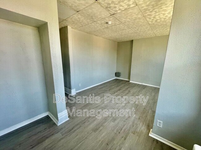 Building Photo - 810 Amity St