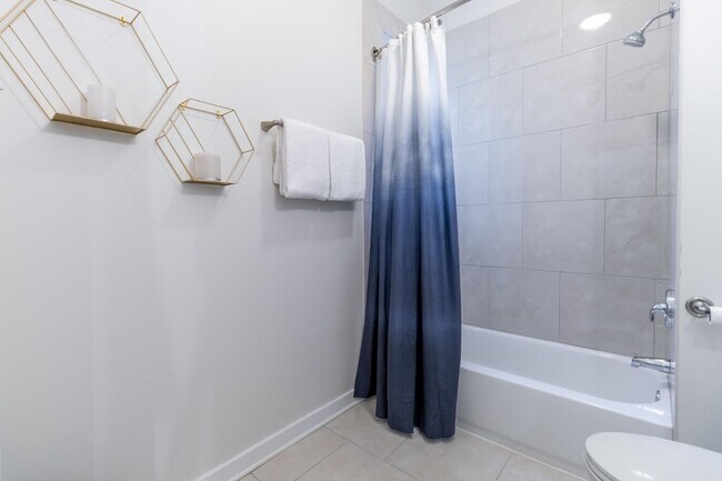 Building Photo - 5536 S King Dr