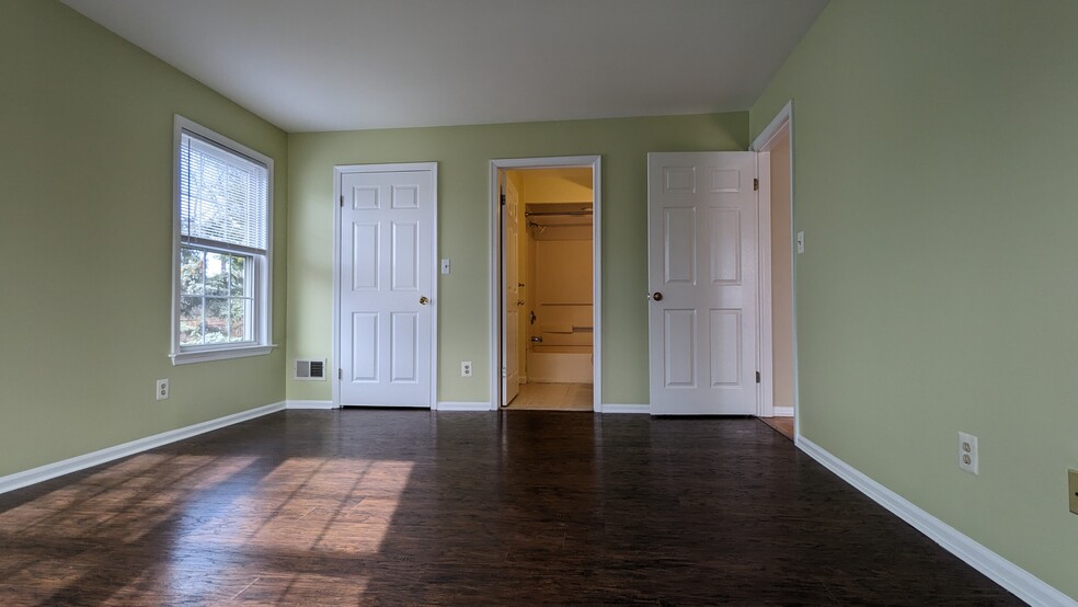 Masterbedroom - 921 Waterford Dr