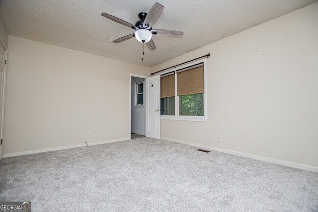 Building Photo - 1499 Stonington Ct