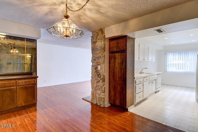 Building Photo - 930 N Louise St