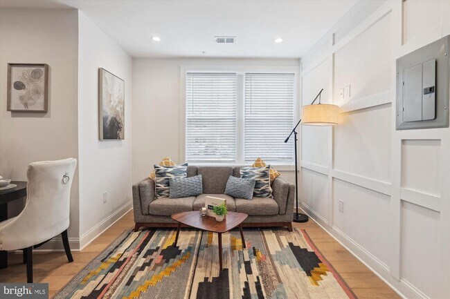 Building Photo - 200 Hamilton St NW