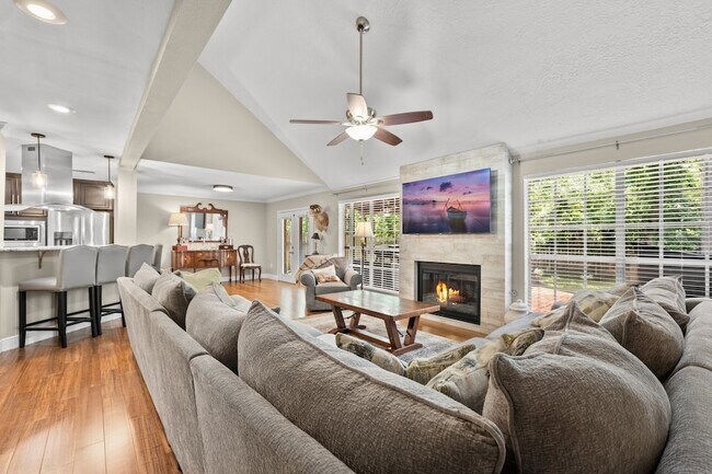 Building Photo - 43 Hickory Oak Dr