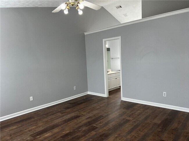 Building Photo - 2140 Racquet Club Cir NW