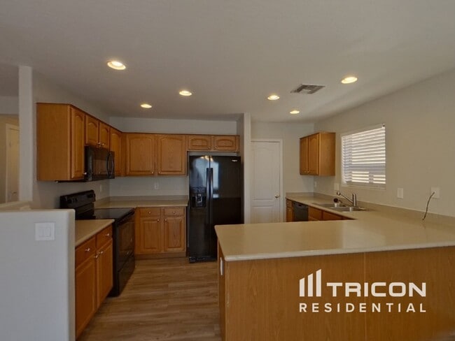 Building Photo - 40155 W Thornberry Ln
