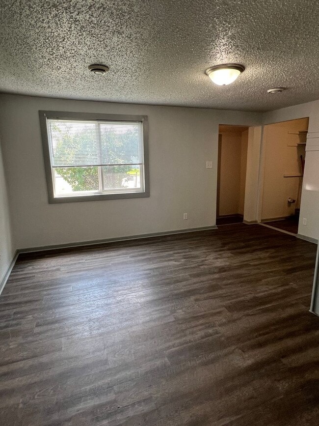 Building Photo - ***Applications Pending***Two-Bedroom dupl...