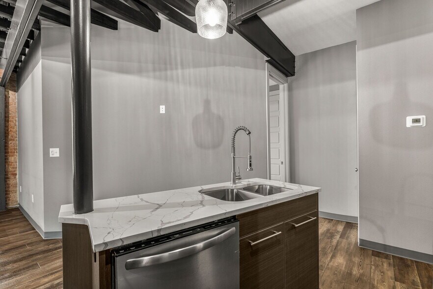 Building Photo - 901 9th St