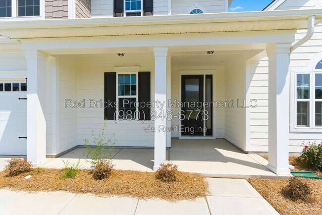 Building Photo - 4016 Dahlia Dr