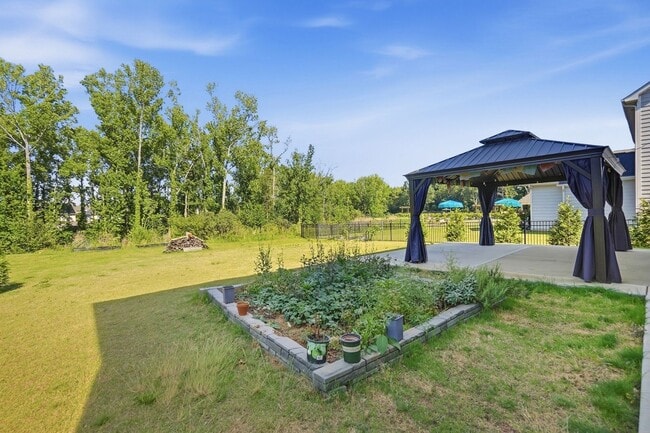 Building Photo - Stunning Home with Main-Level Bedroom, Gourmet Kitchen
