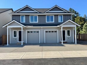 Building Photo - 531 Maple St