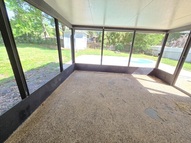 Building Photo - 2921 Sunset Rd