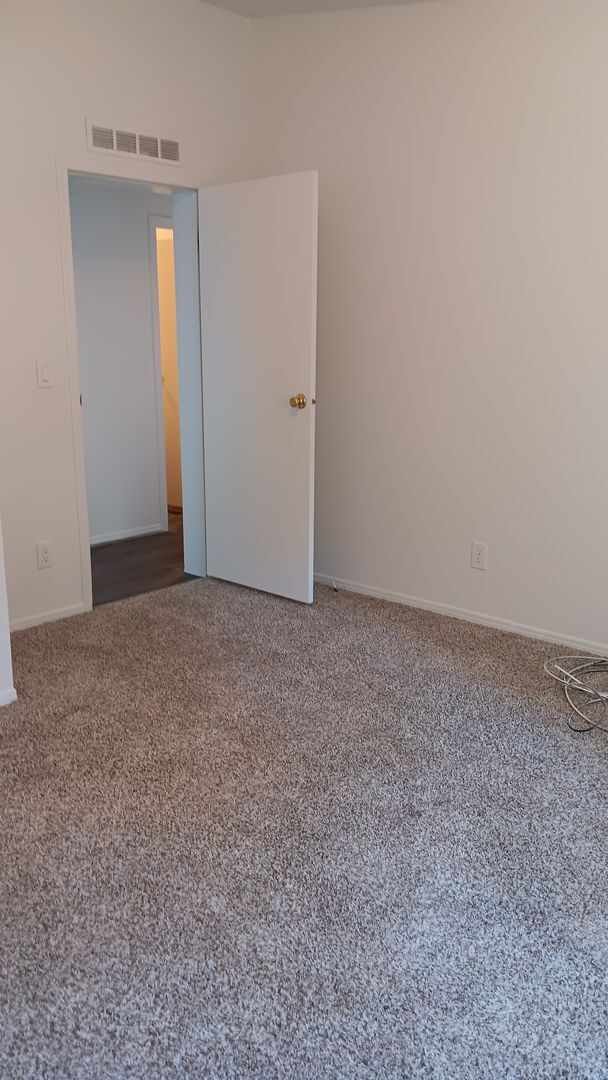 Building Photo - Nice home in a quiet neighborhood