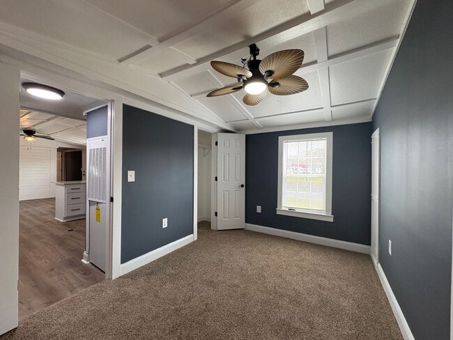 Building Photo - 2 Bedroom, 2 Bathroom Home in Haw River!