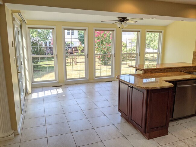 Building Photo - 403 McClellan Dr