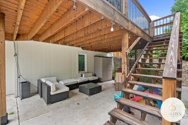 Building Photo - 1709 NW 33rd Pl