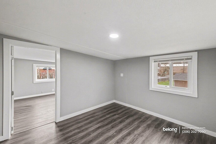 Building Photo - 3425 34th Ave S