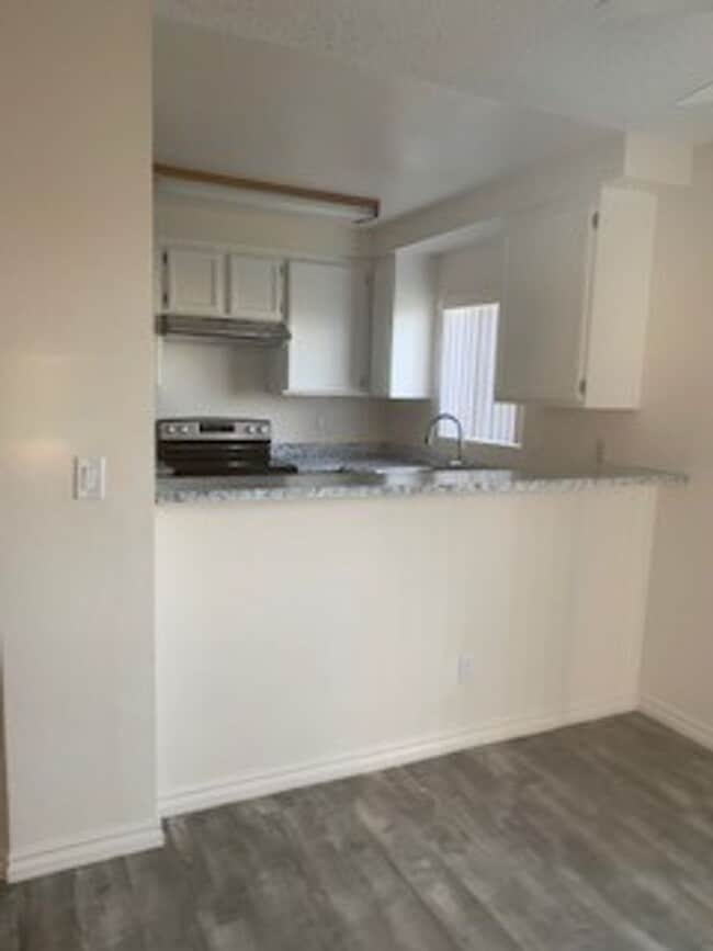 Building Photo - Updated 2 bedroom unit in Colorado Bay!!