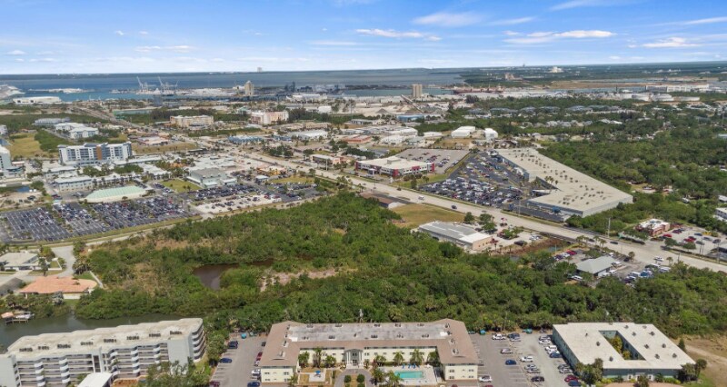 Building Photo - 230 Columbia Dr