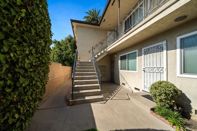 Building Photo - 734 Linden Ave