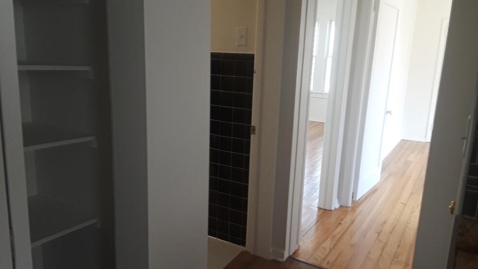 Building Photo - 122 Marsellus Pl