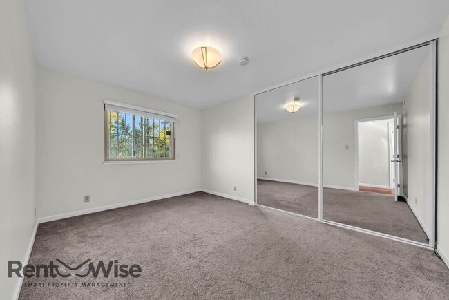 Building Photo - 963 Ridgeview Ct