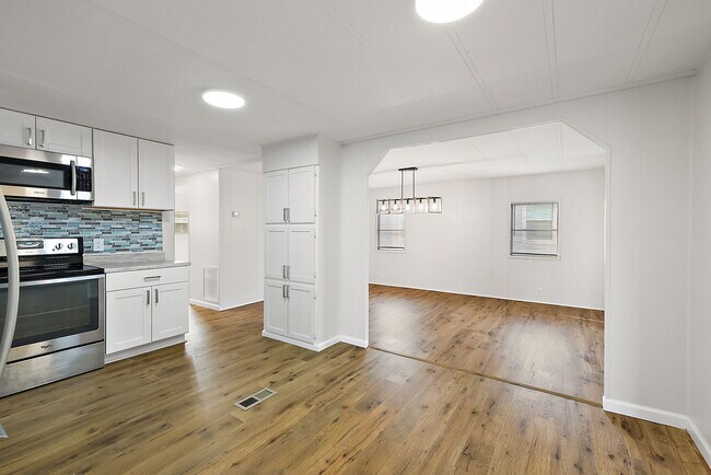 Building Photo - 123 Camellia Dr