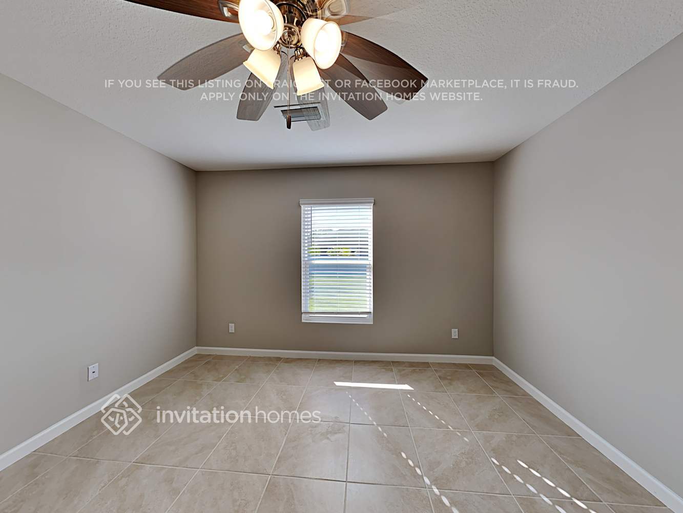 Building Photo - 244 SW Aubudon Ave