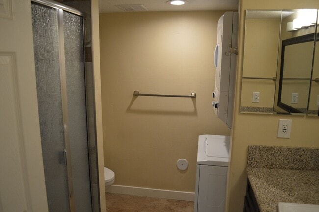 Building Photo - Luxurious 4-Bedroom Home with Mother-in-Law Suite