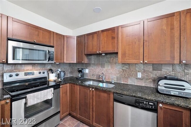 Building Photo - 2405 W Serene Ave