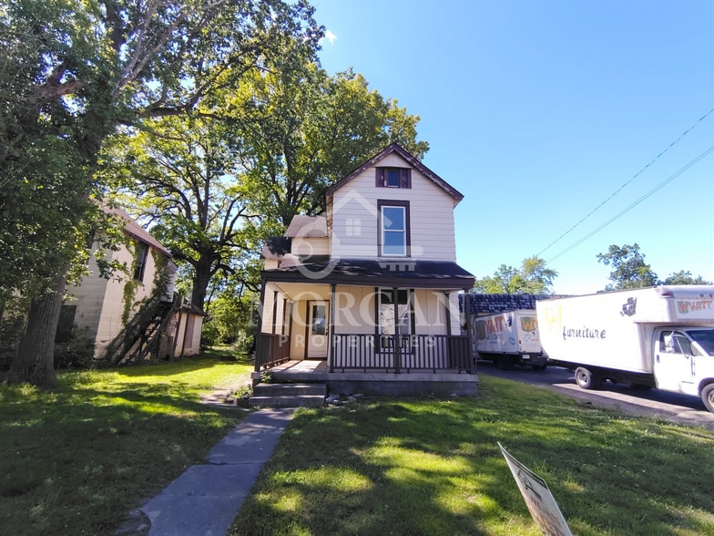 Building Photo - 925 W 5th St