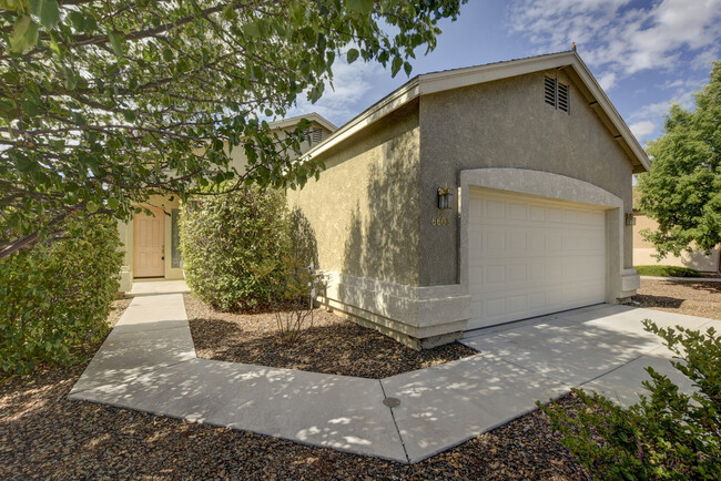 Building Photo - Beautiful Home in Granville!