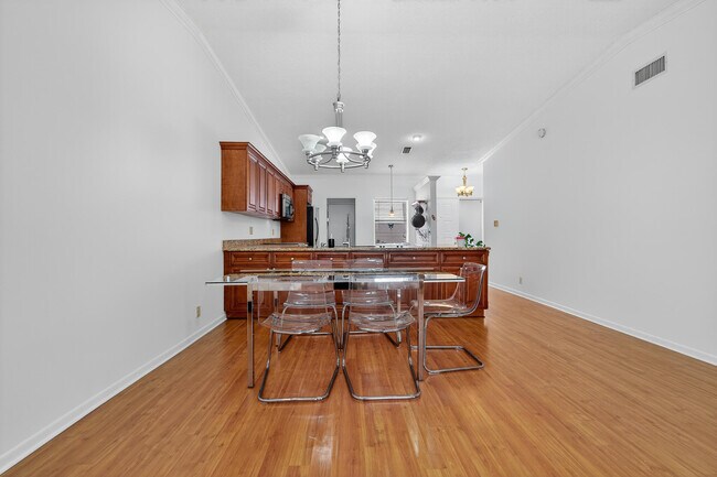 Building Photo - 6070 Sunny Manor Ct