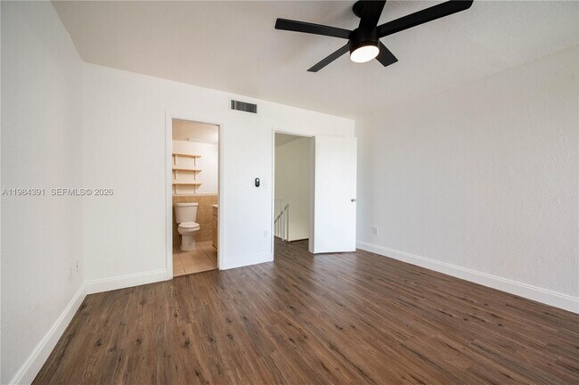 Building Photo - 9220 Fontainebleau Blvd